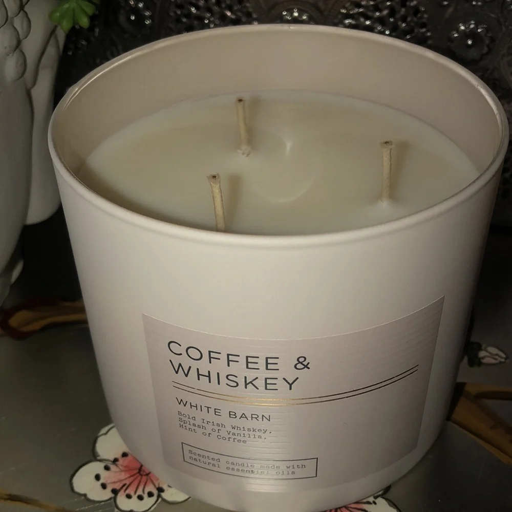Bath and Bodyworks three wick candle coffee and whiskey White barn collection - Picture 3 of 4